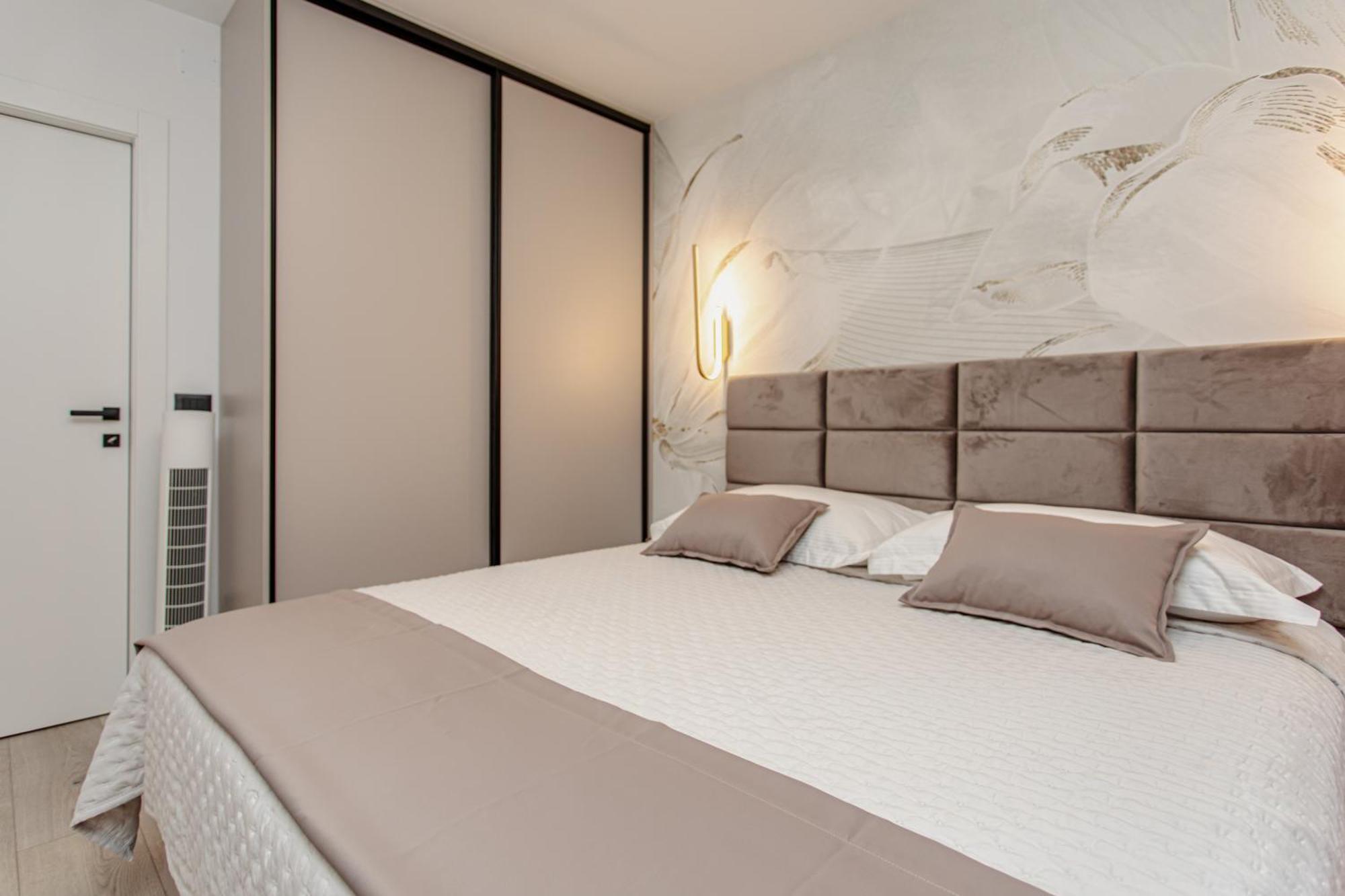 Apartment Stunning Bella On Znjan Beach, Private Parking
