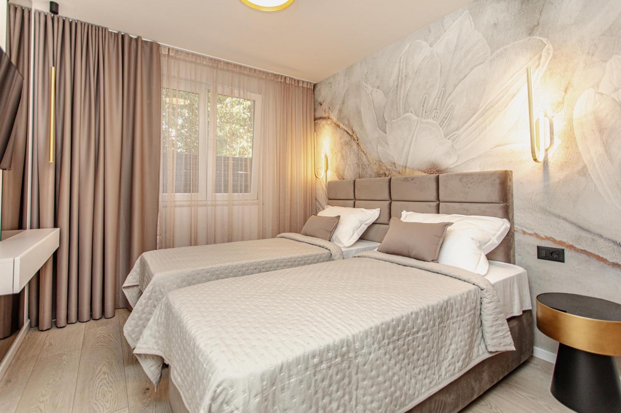 Stunning Bella On Znjan Beach, Private Parking Apartment