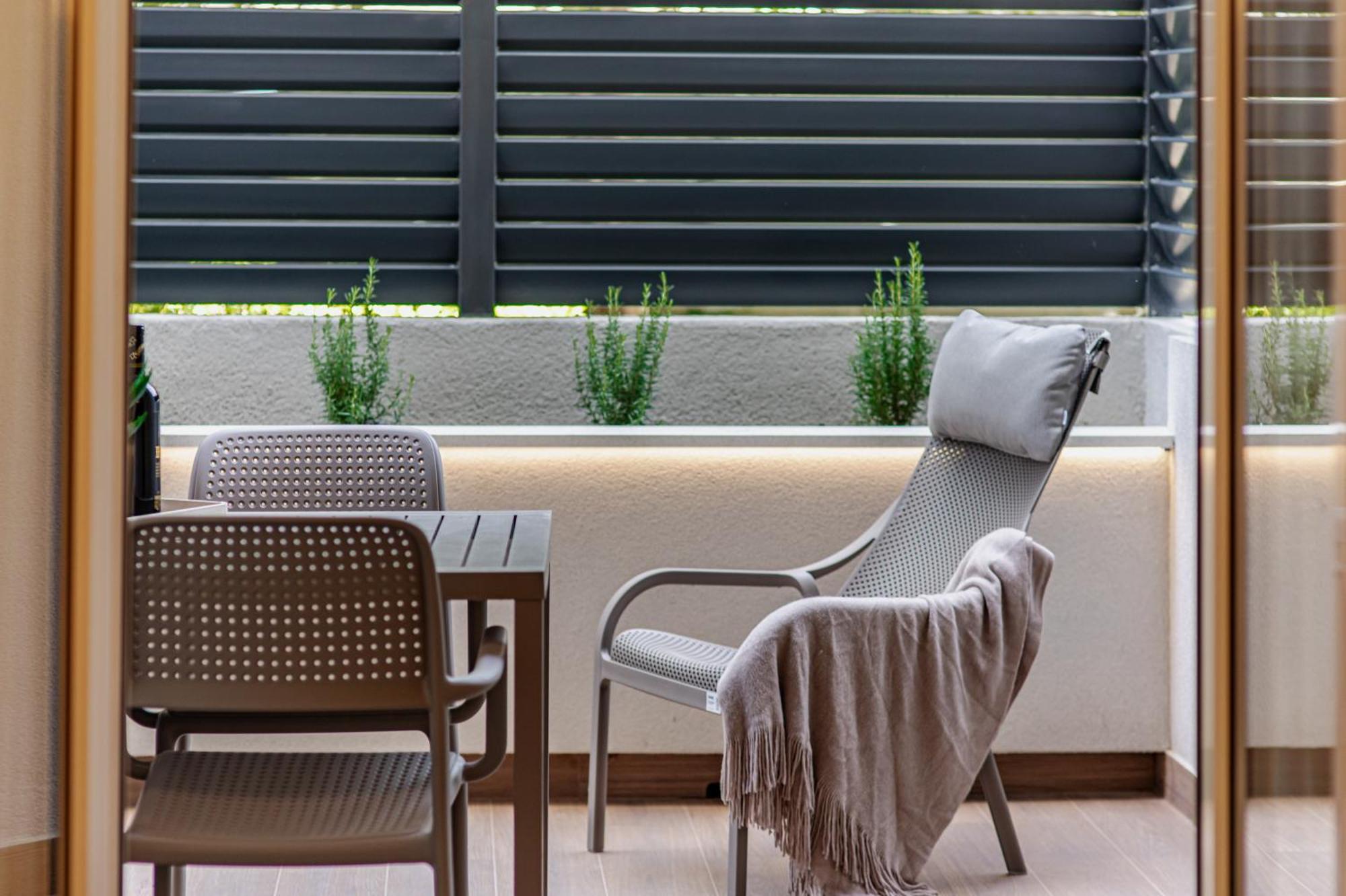 Apartment Stunning Bella On Znjan Beach, Private Parking *